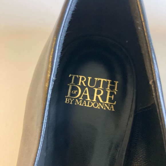 Truth or Dare by Madonna Black Leather White Patent Leather Cap Toe Flats size 8 - Picture 7 of 15